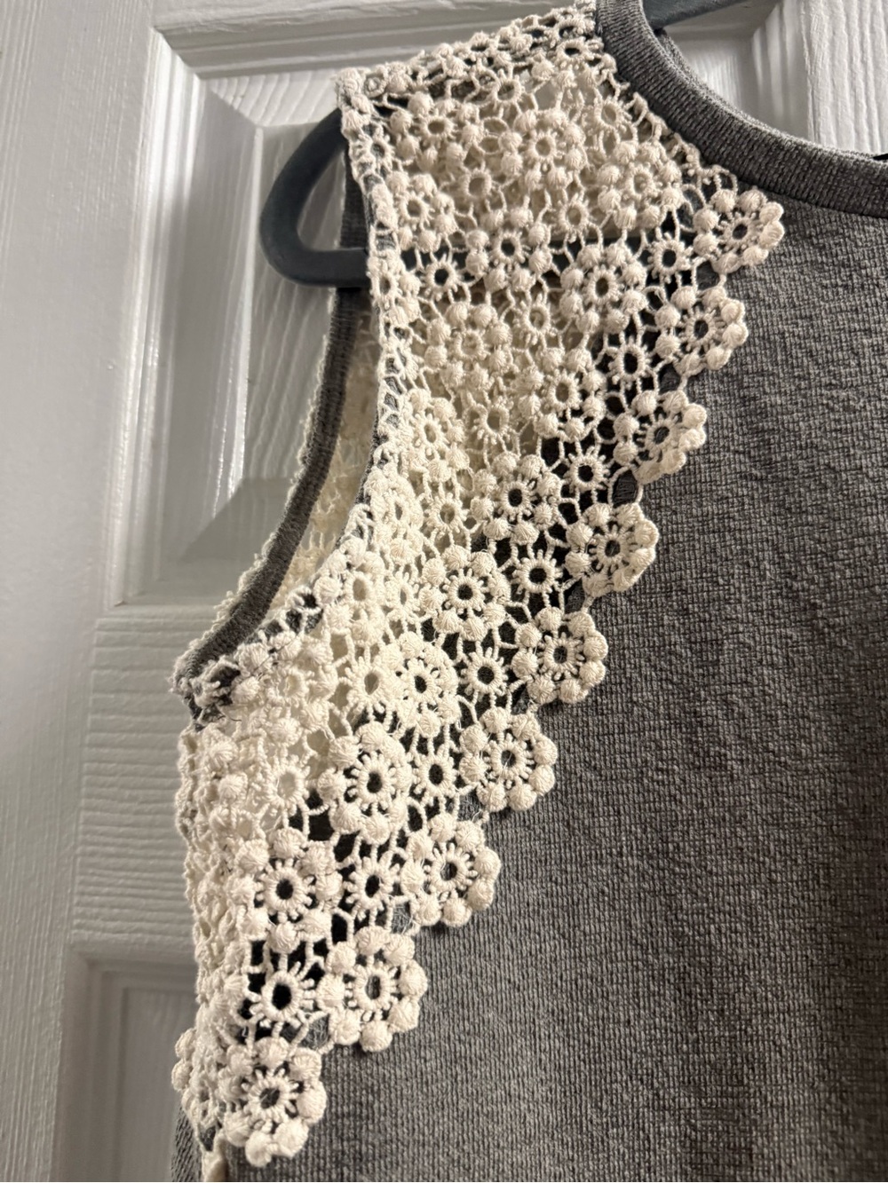 Doe & Rae Crochet Sleeveless Top Size M - Picture 2 of 5
